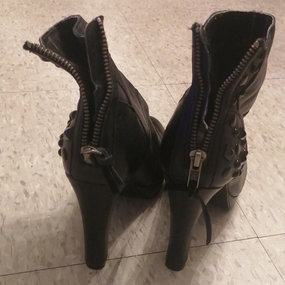Le Chateau heels - Picture 2 of 3